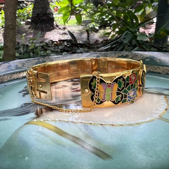 Gorgeous Butterfly Flowers Bracelet with Multicolor Accents - Picture 5 of 8